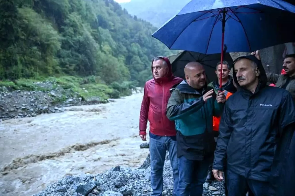 Bakan Uraloğlu Çamlıhemşin Tüneli’nde İnceleme Yaptı