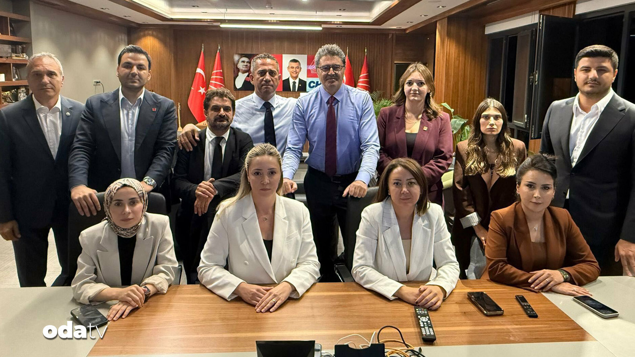 calisma ofisinde nobet suruyor O775cOeq