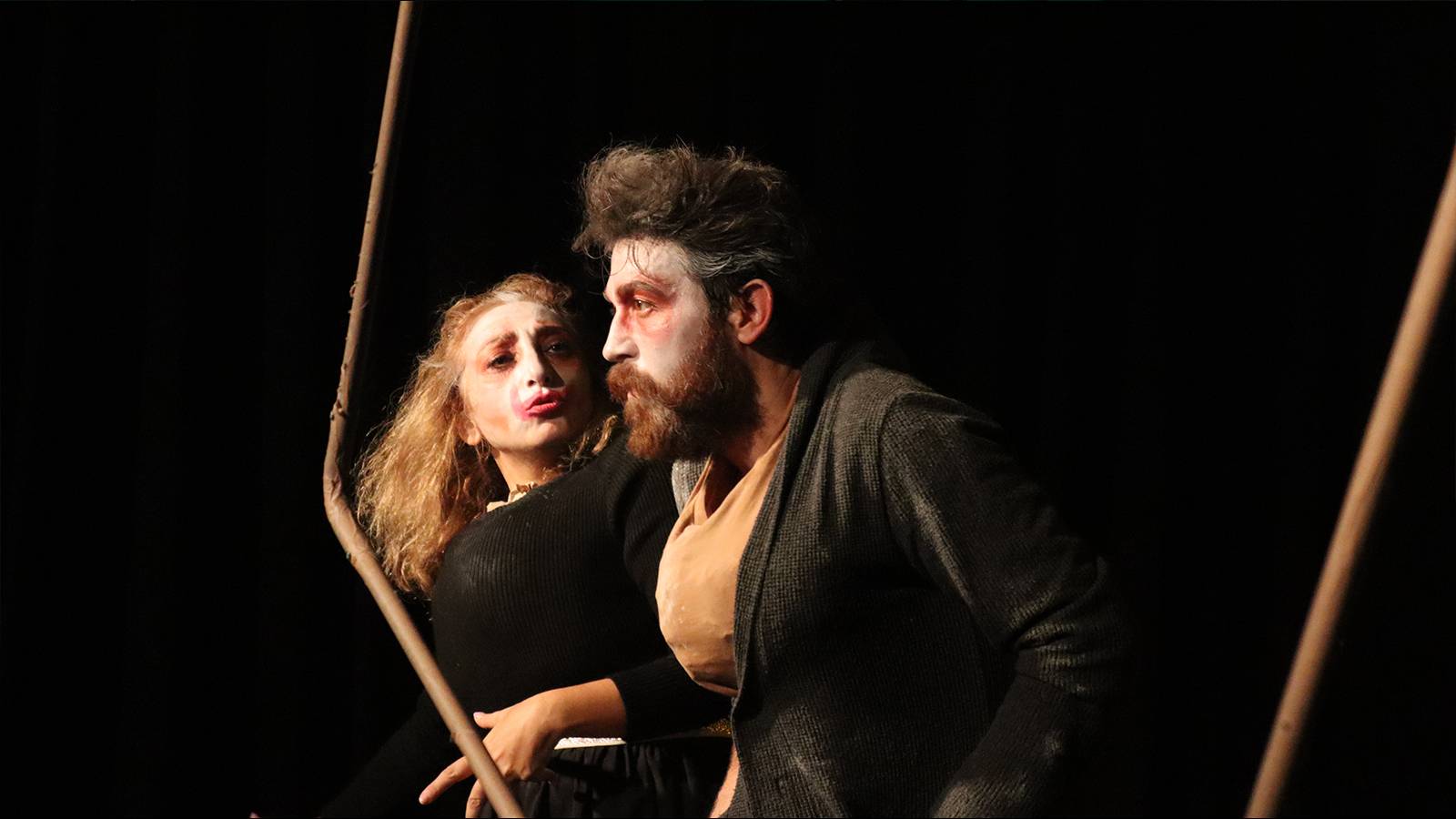 eve donusler oyunu sahnelenmeye devam ediyor lcplB4px