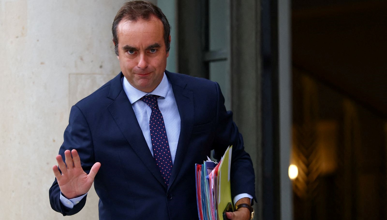 fransanin yeni basbakani sebastien lecornu oldu qj4Ep6CR