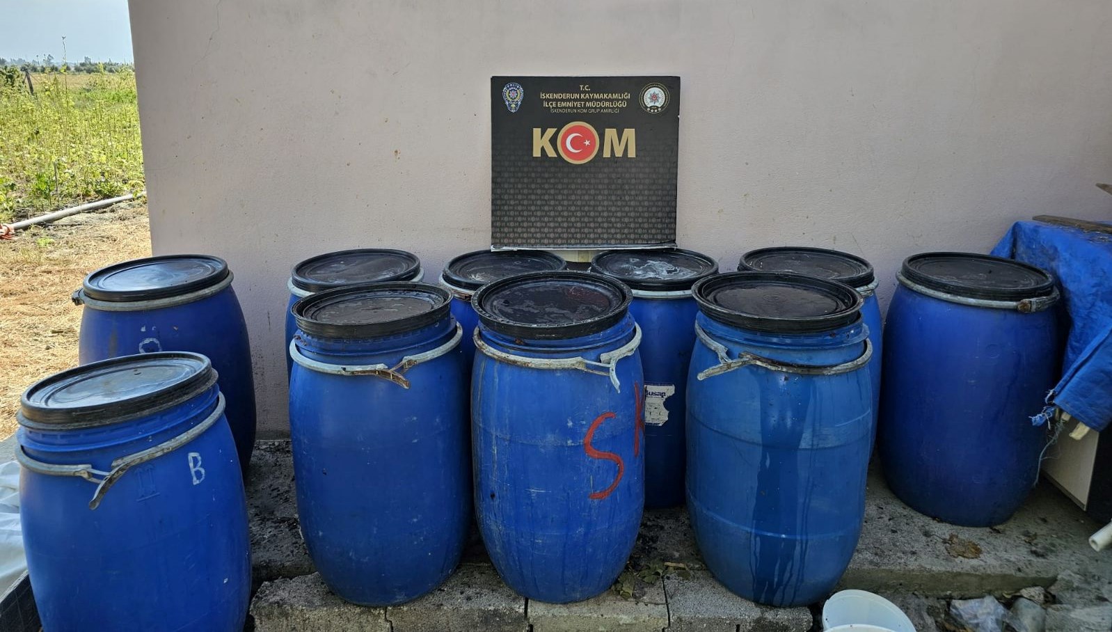 Hatay’da sahte içki operasyonu: İki gözaltı hatayda sahte icki operasyonu iki gozalti Wd9Dc4Pz