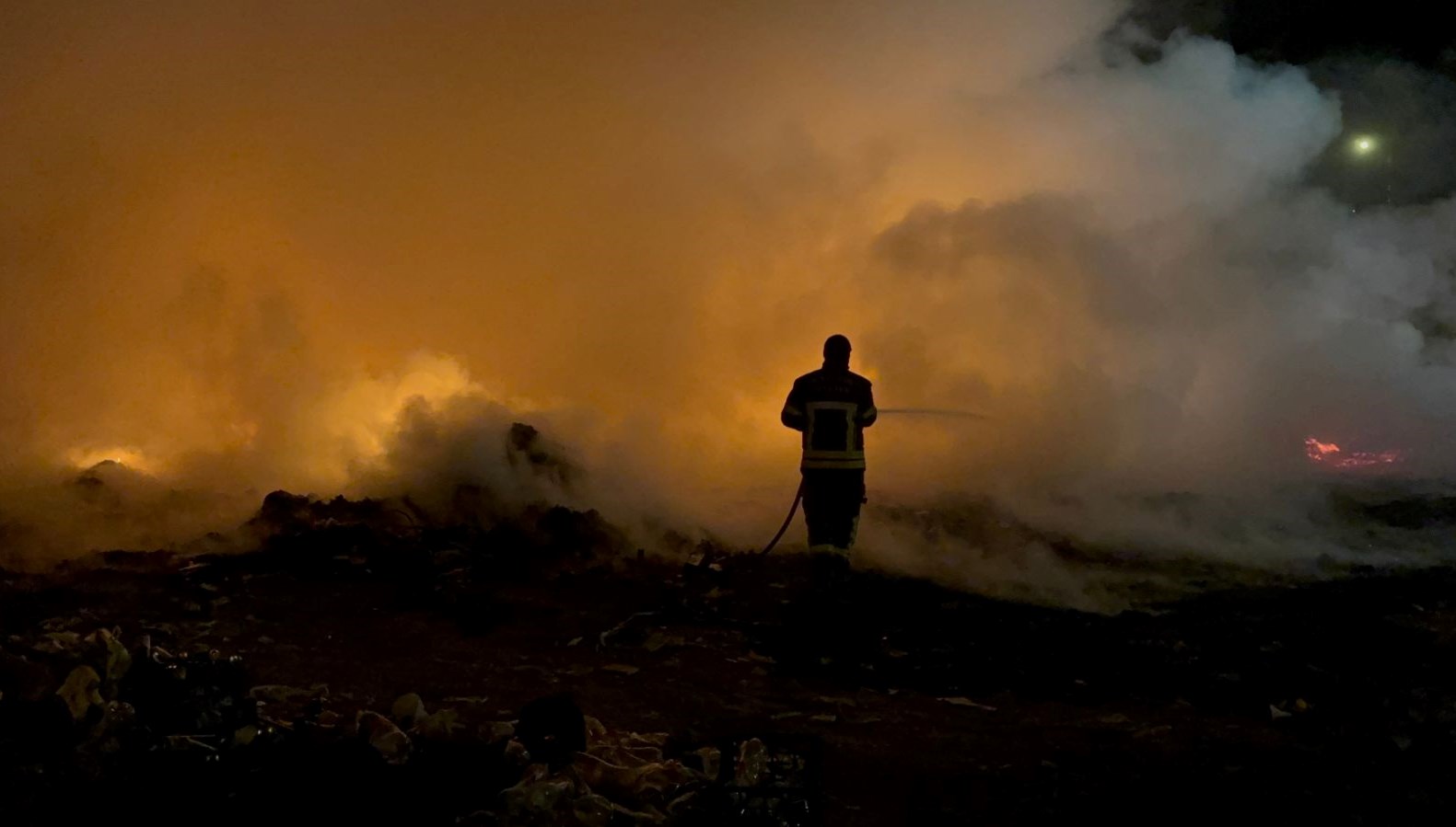 atik yangini eve sicramadan sonduruldu uJs7ld5I.jpg