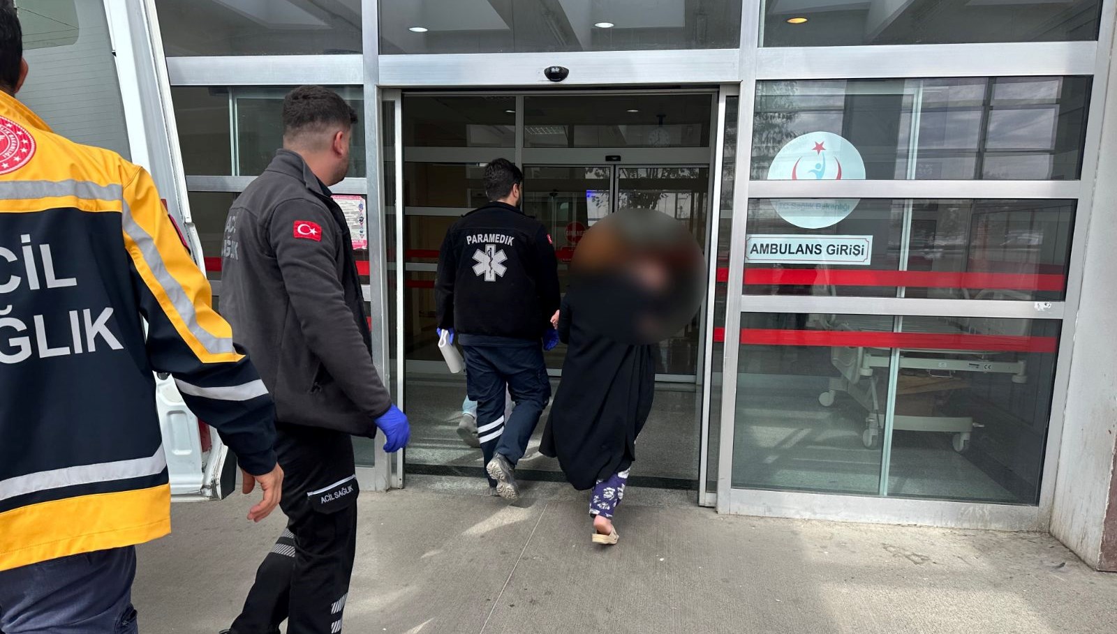 bebegin uzerine caydanlik devrildi 1r43hpQW.jpg