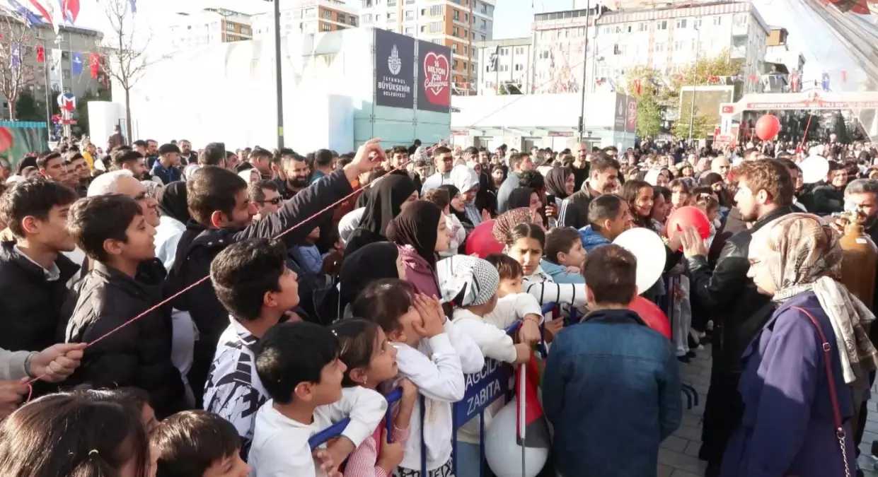 dunya kiz cocuklari gununde gazzeye destek balonlari gokyuzune birakildi CZFhSRAO.jpg