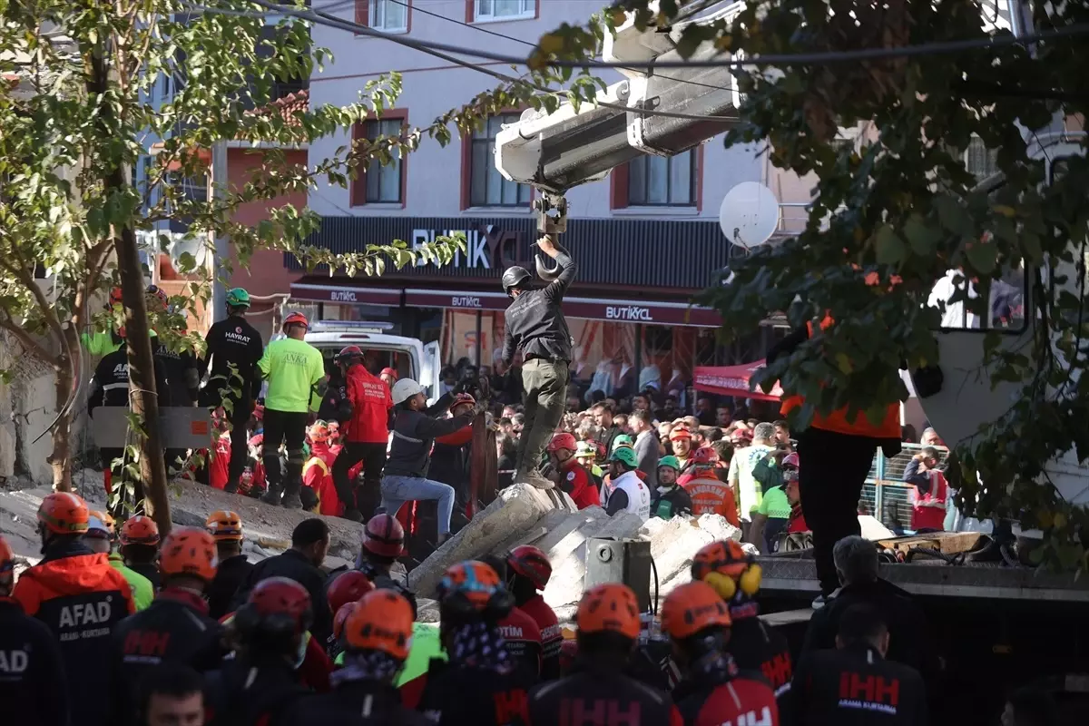 gebzede coken binadan 18 yasindaki kiz kurtarildi 2CEzlz4l.jpg