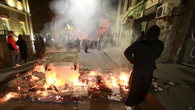 gurcistanda polis ve gostericiler karsi karsiya geldi 27 kisi yaralandi hISANvhF