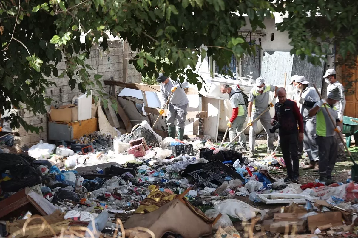 kepezde evlerden tonlarca cop cikarildi pIbDnS4l