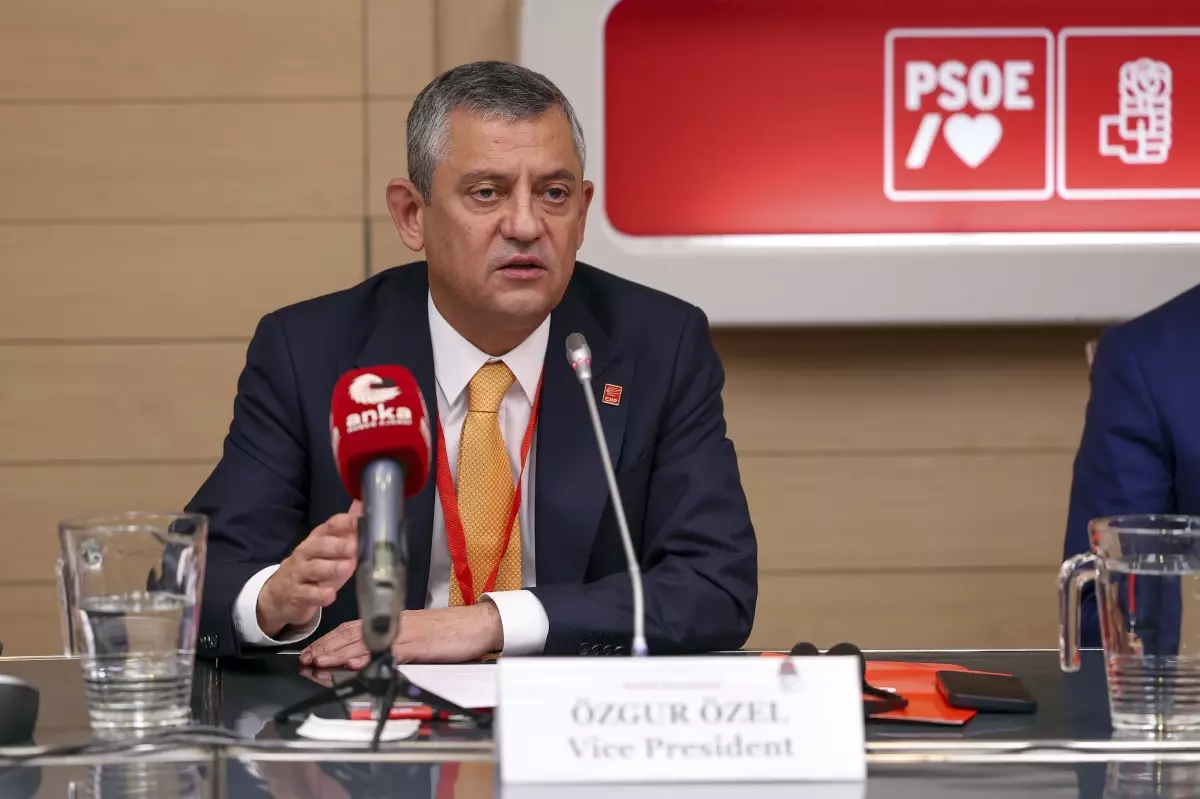 ozel mucadelemiz daha adil daha ozgur ve daha bariscil bir dunya icin buyuyerek devam edecek vQtpUMYM