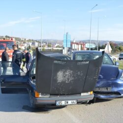 samsunda iki otomobil carpisti bir yarali mEknM1DA.jpg