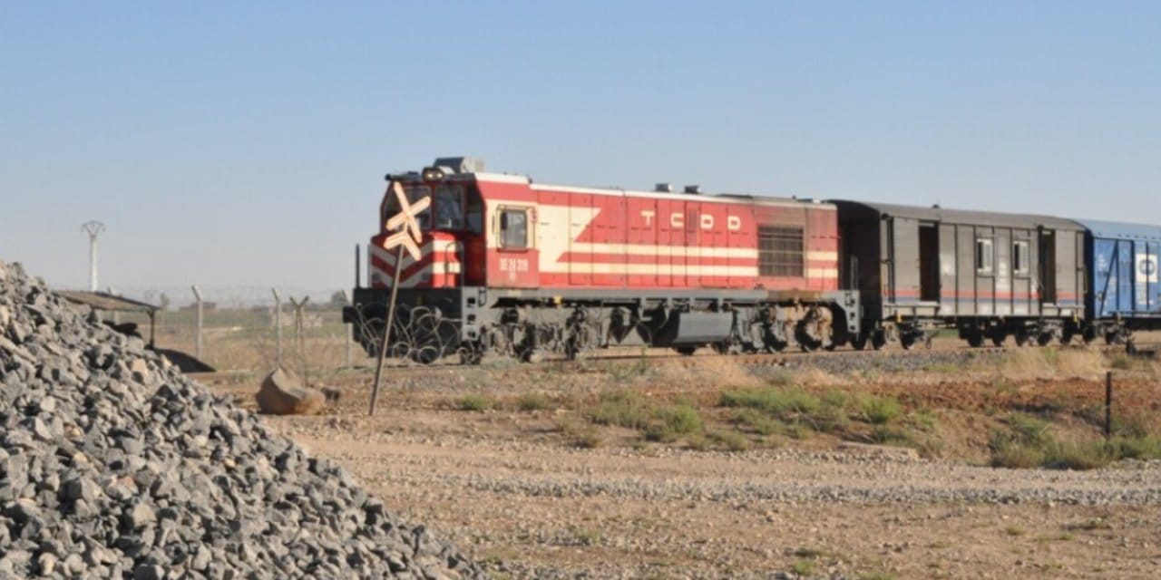 350 Kilometrelik Demir Yolu Hattı Yenilendi: 2.500 Köprü Traversi Değiştirildi