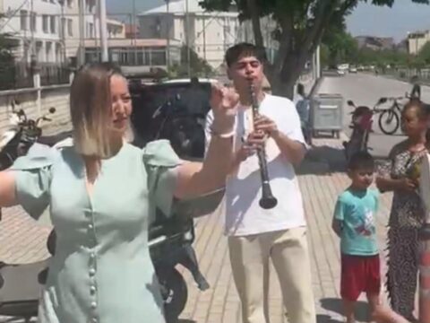 5 yıllık dava bitti! Boşanma kararı çıkınca davul zurna getirdi