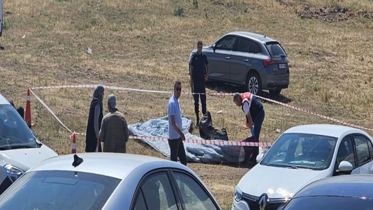 Duserek hayatini kaybeden yamac parasutcusu topraga verildi PGwHrG83