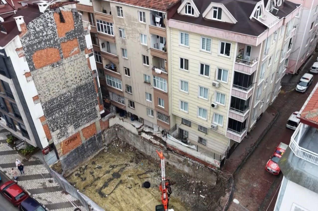 Bahçelievler’de İki Binada Zemin Çökmesi Dronla Tespit Edildi! 20 Daire Tahliye Edildi